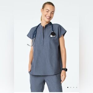 Figs Rafaela Heather Denim Scrub Top sz Medium